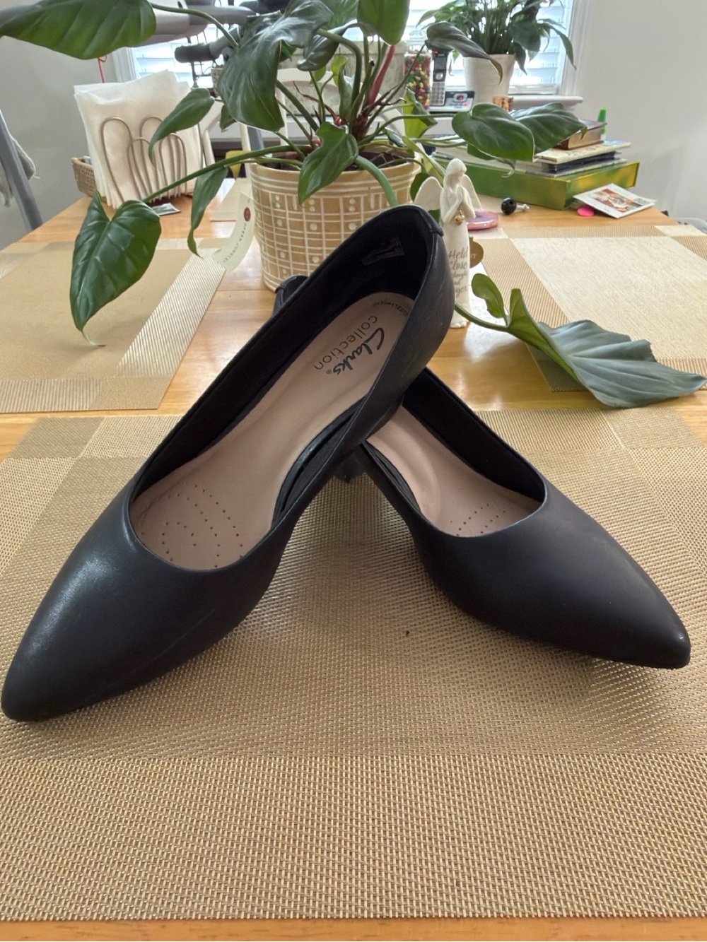 Clarks Collection Women's Black Pointed Toe low chunky heels